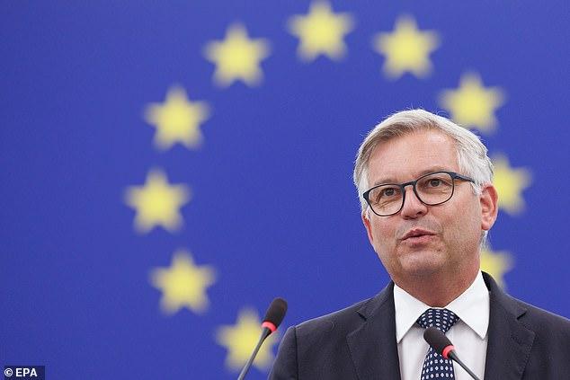 EU capitals round on Brussels over botched roll-out of new post-Brexit border rules which threaten next week's Great Summer Getaway - as boss of easyJet brands queues already sparked by changes 'completely unacceptable'