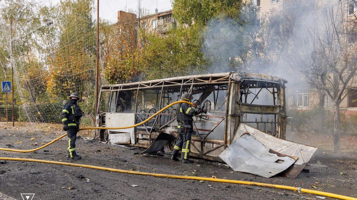 Russian strike on buses kills 33 in eastern Ukraine